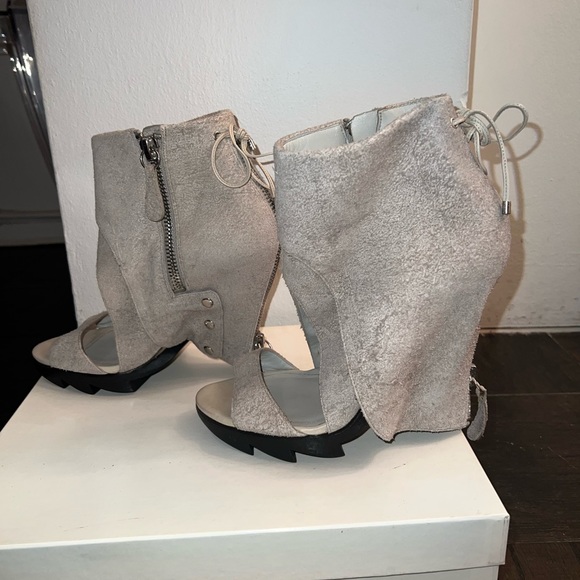 Camilla Skovgaard London Grey Suede Booties - Picture 7 of 10